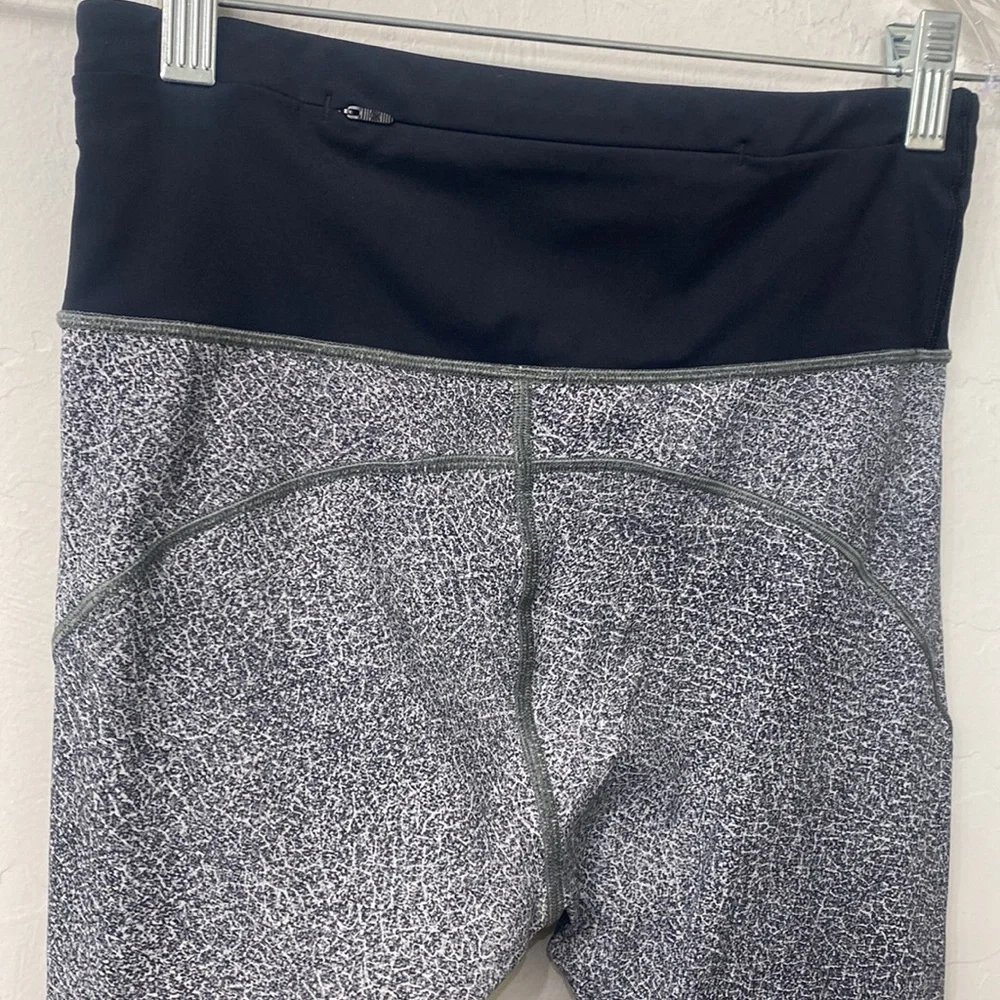 Lululemon black and grey crop leggings size 6